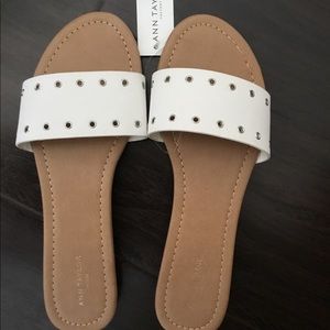 *BN* AnN TaYLoR FaCtoRy SLiP On SaNDaLs, Sz 9